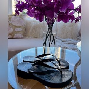 Tory Burch cutout wedge flip flops in black - size 6.5